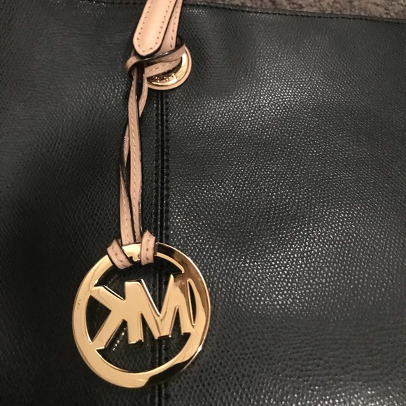 Authentic michael kors bag - Picture 2 of 4
